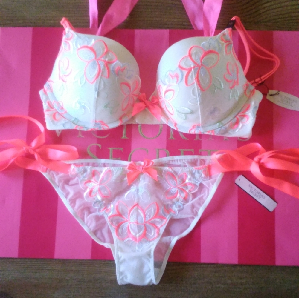Victoria's Secret Stunning/Elegant Bra And Pantie Set! Panties-small Bra-34C - Picture 14 of 14